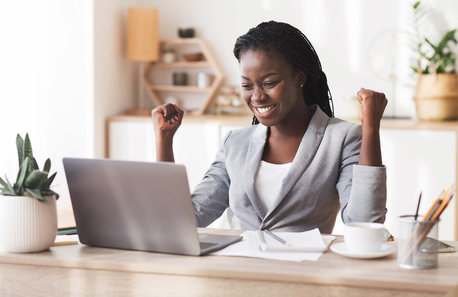 lady on laptop