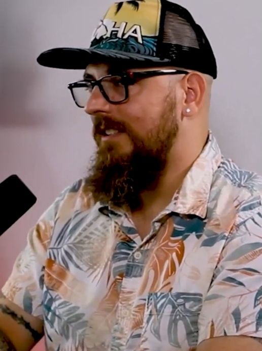 A person wearing a hat and glasses

AI-generated content may be incorrect.