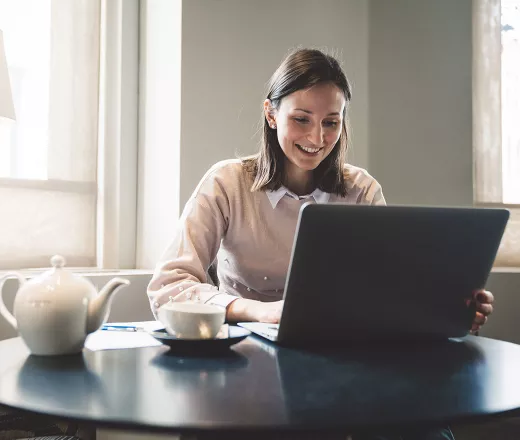 Lady on laptop