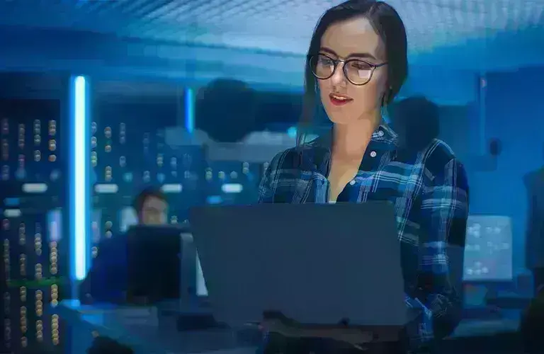 Lady on laptop