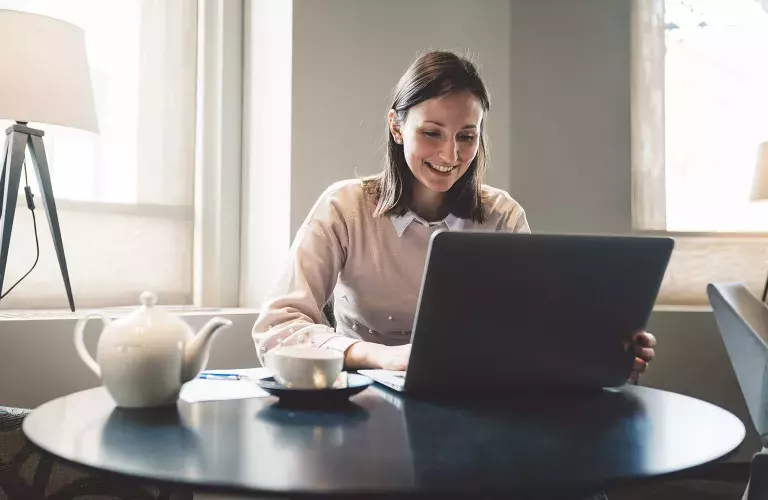 Lady on laptop