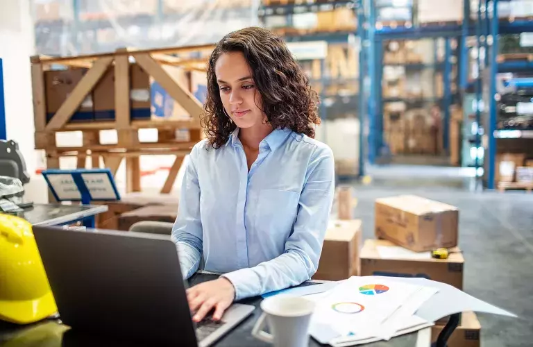 Lady on laptop