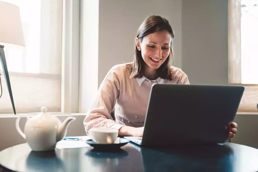 lady on laptop