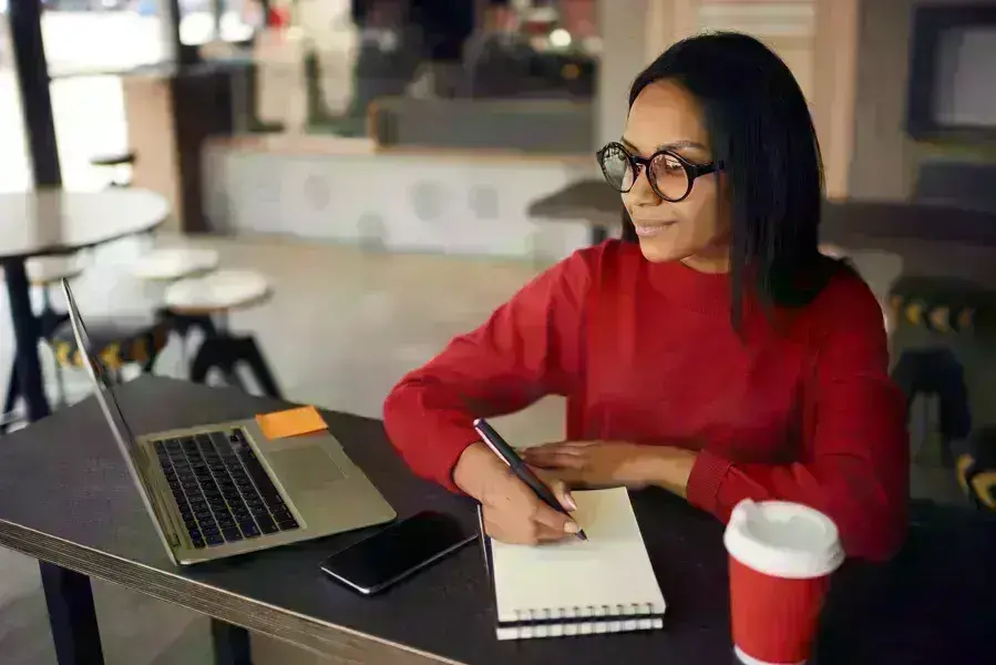 lady on laptop