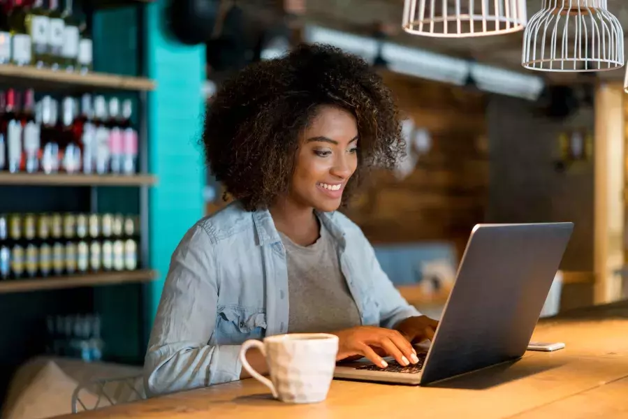 lady on laptop