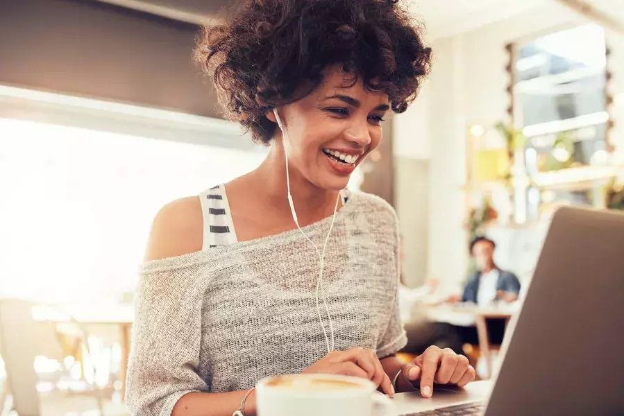 lady on laptop