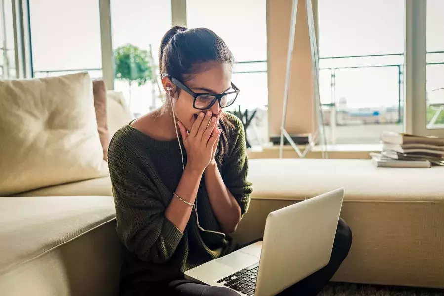 Lady on laptop