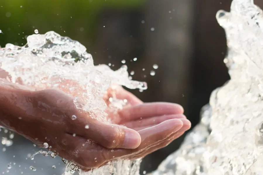 hands in water