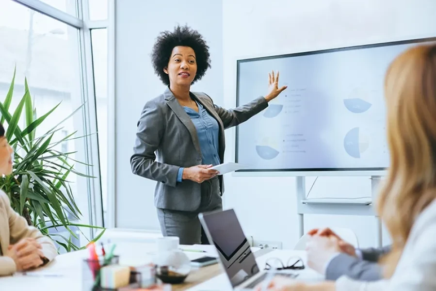 Business economics employee