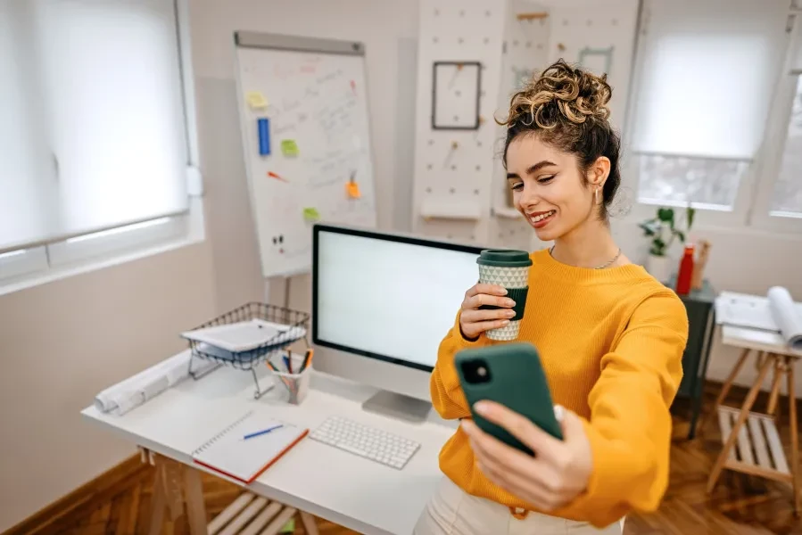 how to become a social media manager