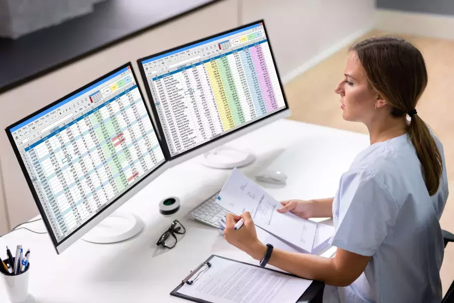 what is a clinical data manager