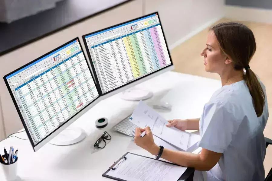 what is a clinical data manager
