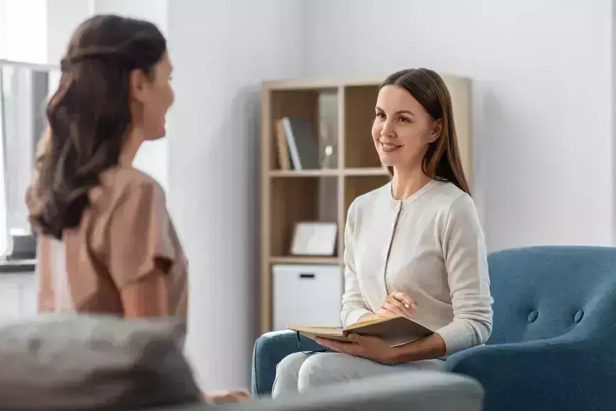 what is a mental health aide