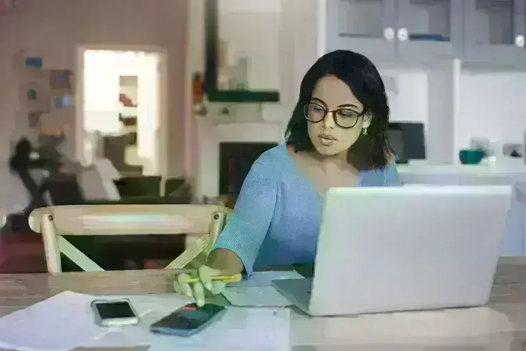 lady on laptop