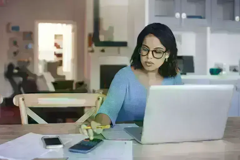 lady on laptop