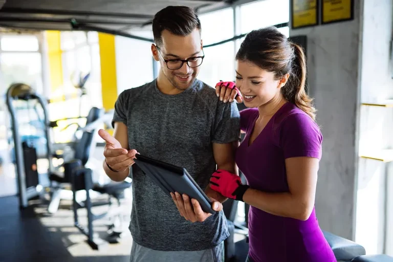 Fitness expert in gym