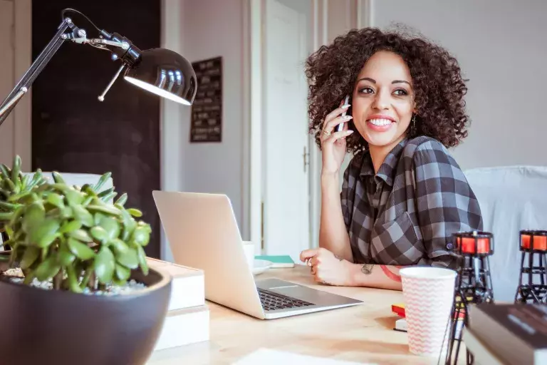 Lady on laptop