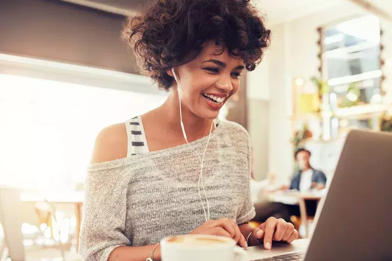 lady on laptop