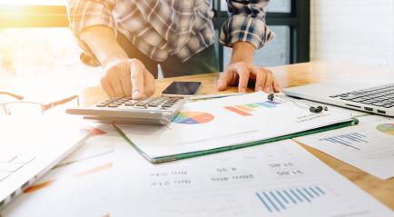 Should You Get a Master's Degree in Accounting? 6 Questions to Ask Yourself